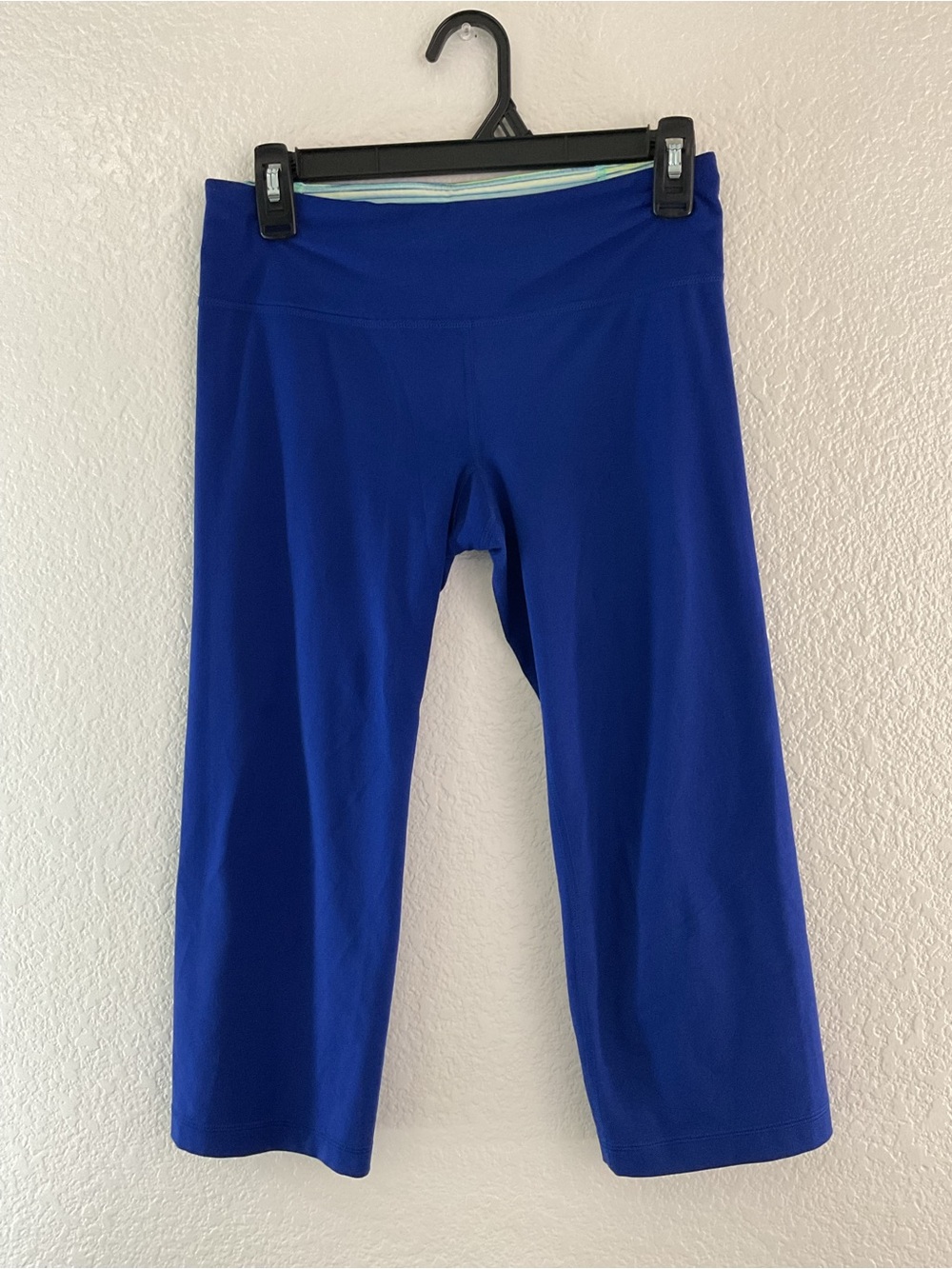 Under Armour Royal Blue Athletic Capri Leggings Multi-tone Waistband